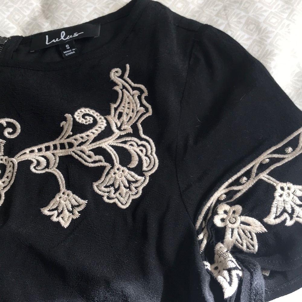L u l u’ s • Black embroidered shift dress - Picture 6 of 7